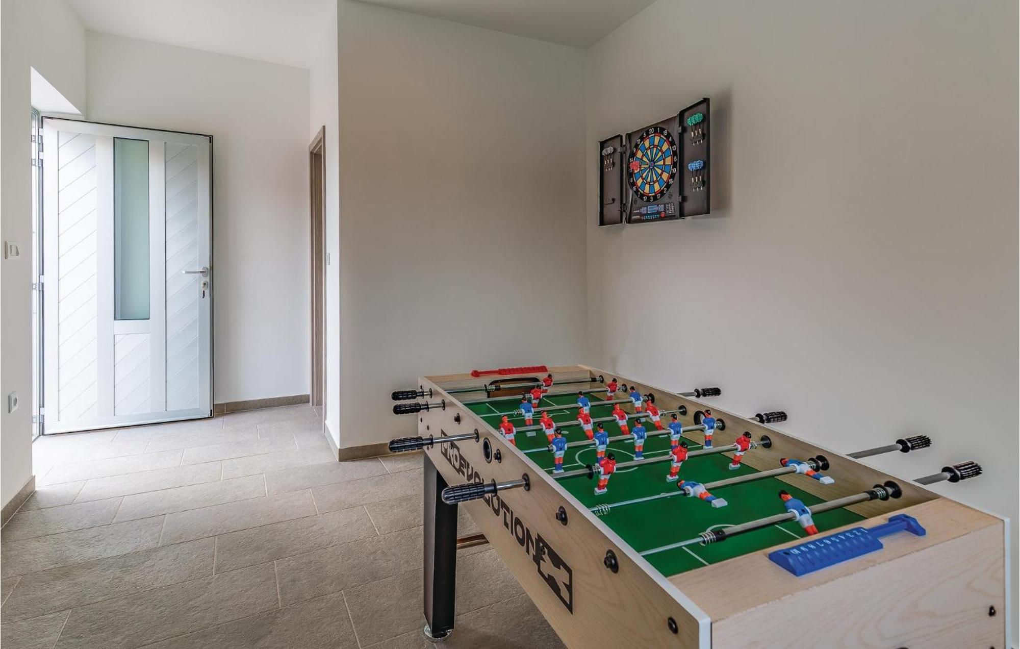 1 Bedroom Stunning Apartment In Pula Exterior photo