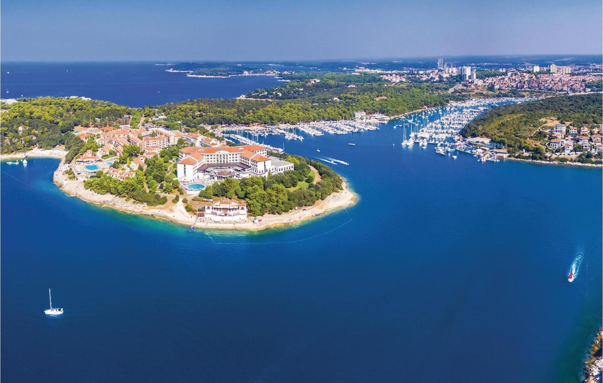 1 Bedroom Stunning Apartment In Pula Exterior photo