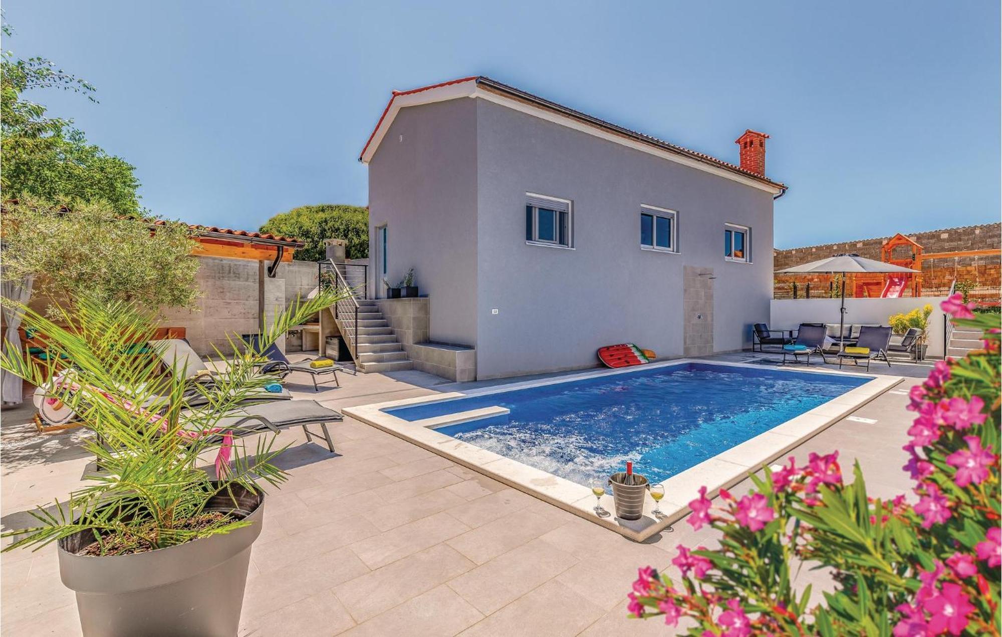 1 Bedroom Stunning Apartment In Pula Exterior photo